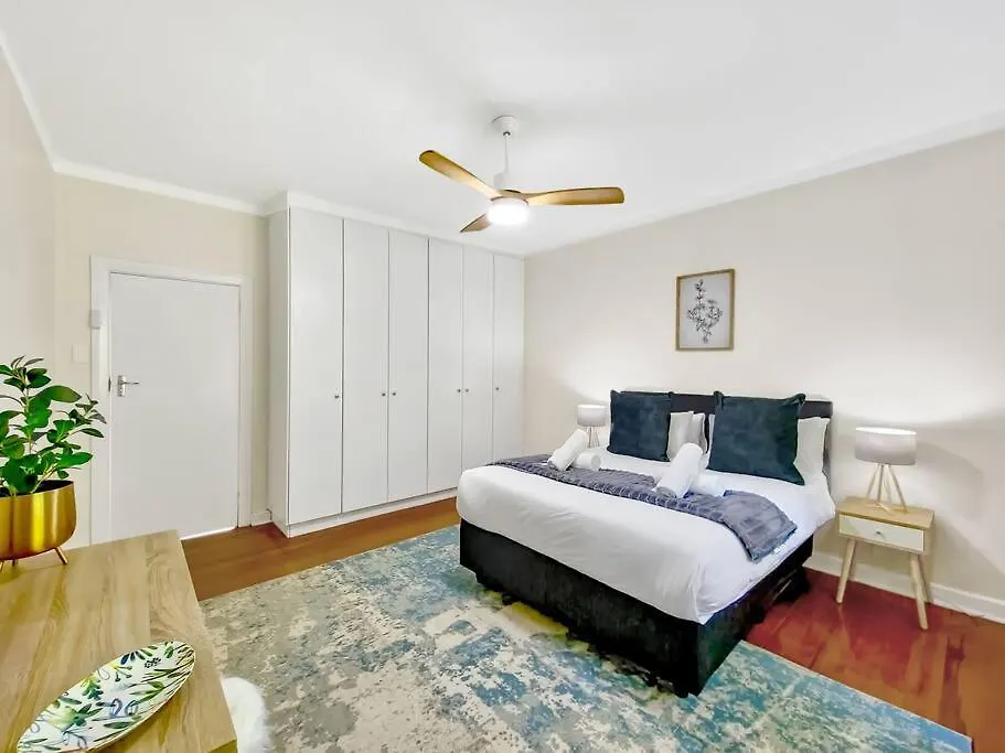 Spacious Two Bedroom Apartment In Newlands Cape Town