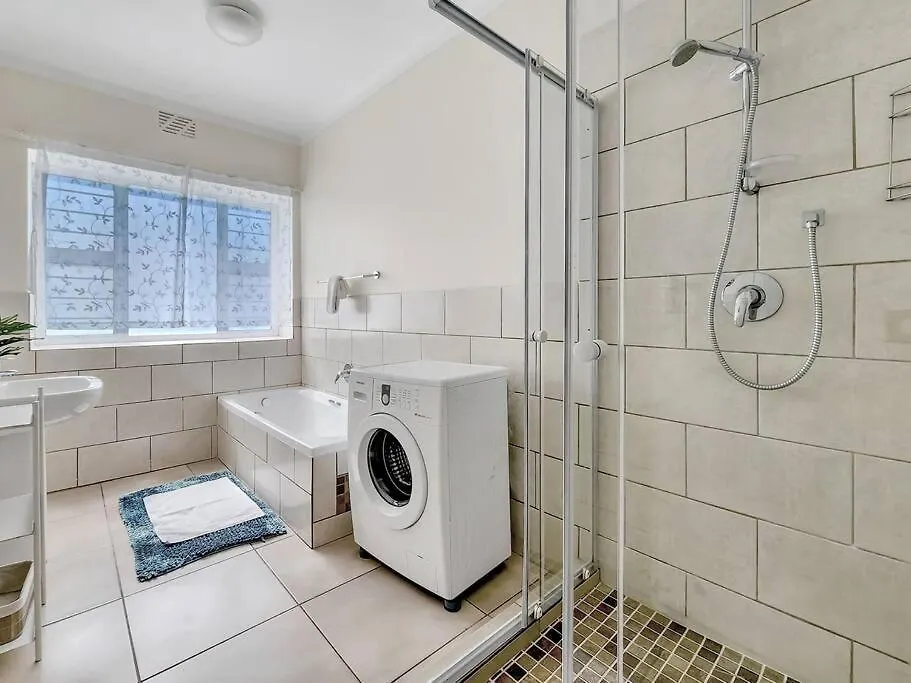 Spacious Two Bedroom Apartment In Newlands Cape Town