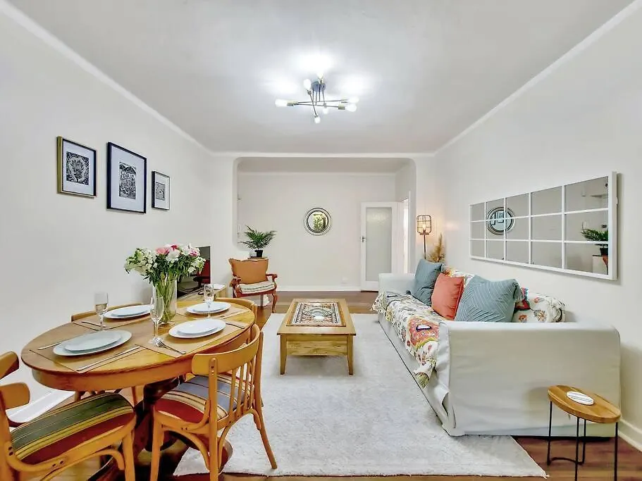 Spacious Two Bedroom Apartment In Newlands Cape Town