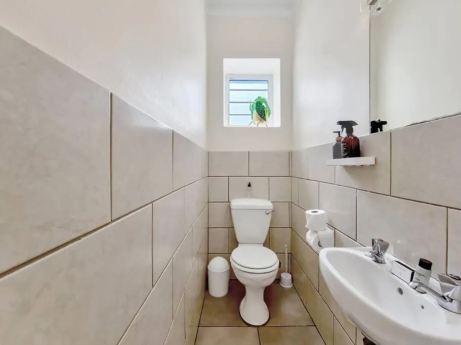 Spacious Two Bedroom Apartment In Newlands Cape Town 0*,  South Africa