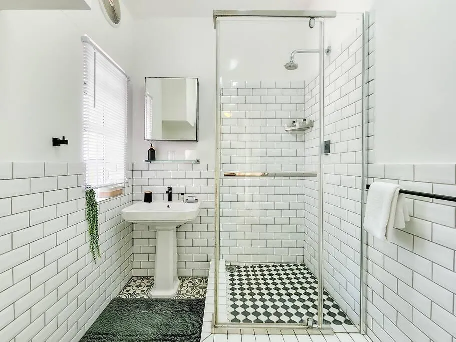 Spacious Two Bedroom Apartment In Newlands Cape Town
