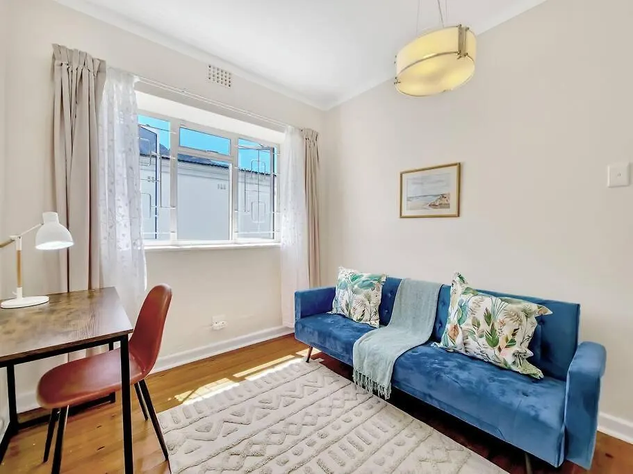 Spacious Two Bedroom Apartment In Newlands Cape Town