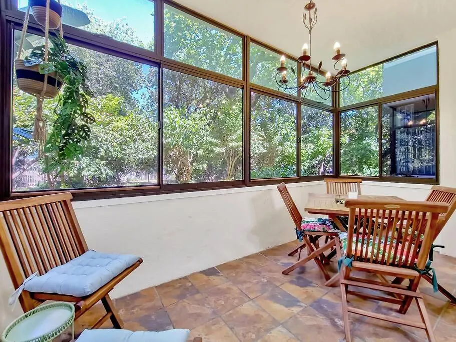 Spacious Two Bedroom Apartment In Newlands Cape Town 0*,