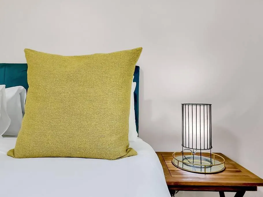 Spacious Two Bedroom Apartment In Newlands Cape Town