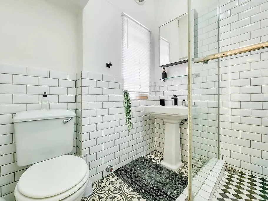 Spacious Two Bedroom Apartment In Newlands Cape Town