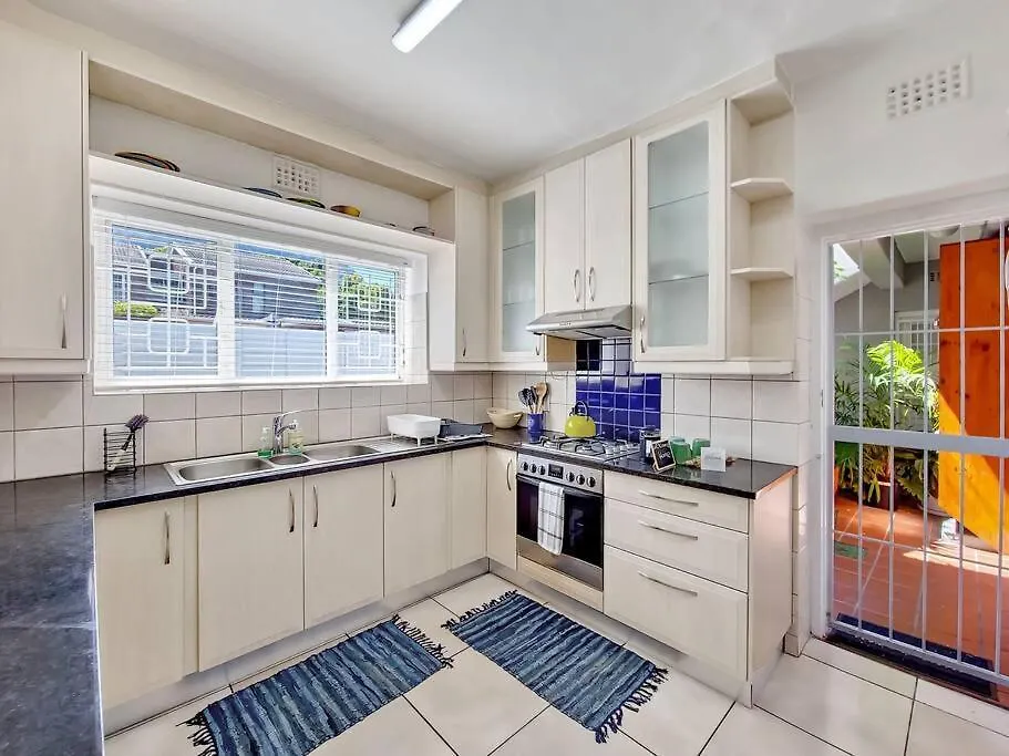 Spacious Two Bedroom Apartment In Newlands Cape Town 0*,  Güney Afrika