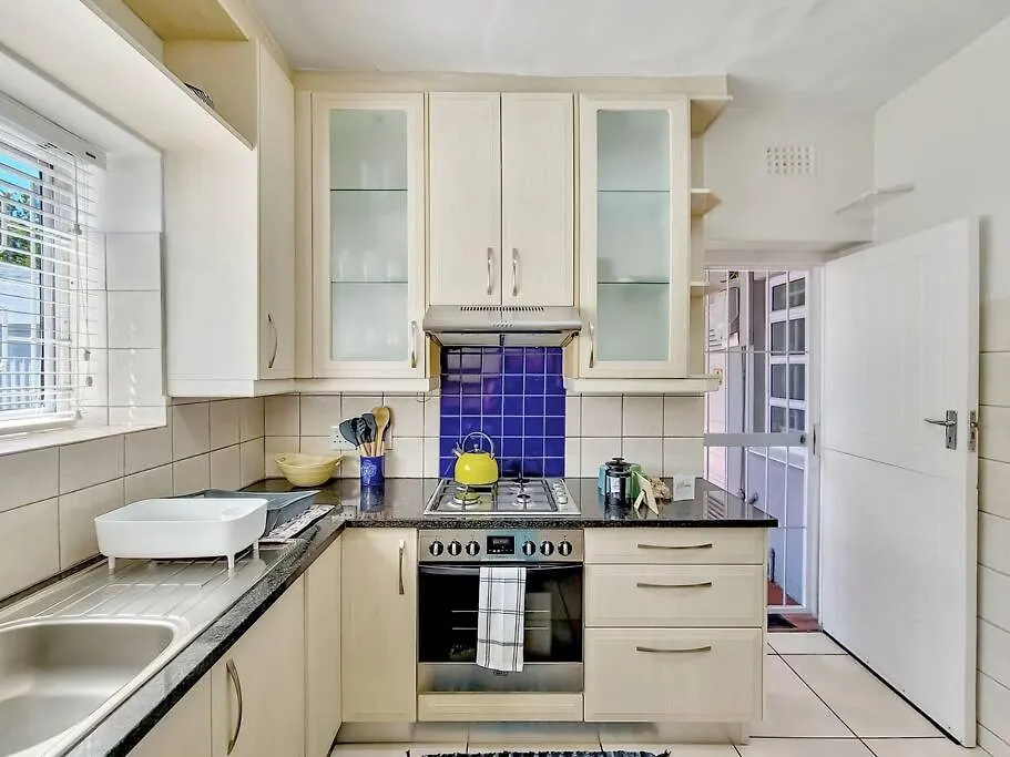 Spacious Two Bedroom Apartment In Newlands Cape Town