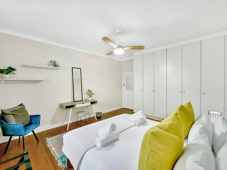 Spacious Two Bedroom Apartment In Newlands Cape Town 0*,
